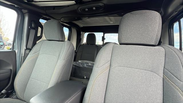 new 2025 Jeep Gladiator car, priced at $42,500