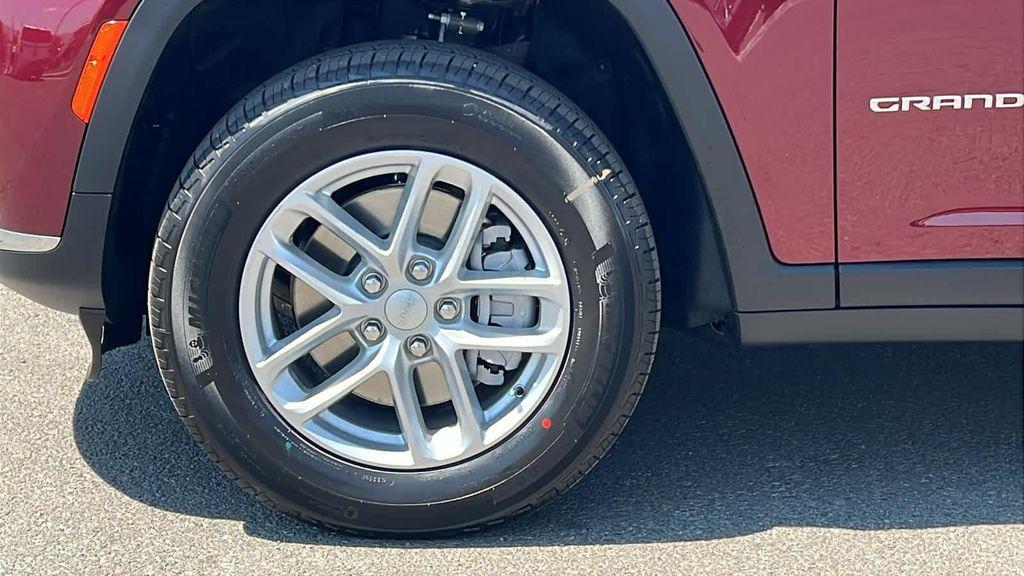 new 2025 Jeep Grand Cherokee L car, priced at $40,000