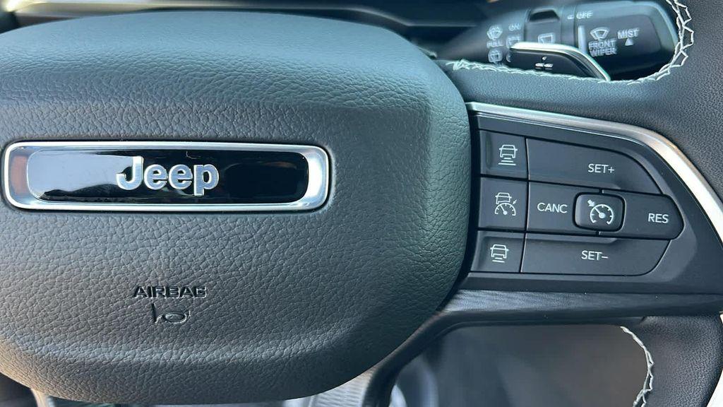 new 2025 Jeep Grand Cherokee L car, priced at $40,000