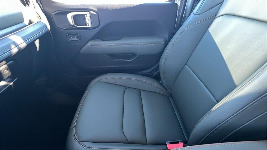 new 2025 Jeep Gladiator car, priced at $52,261