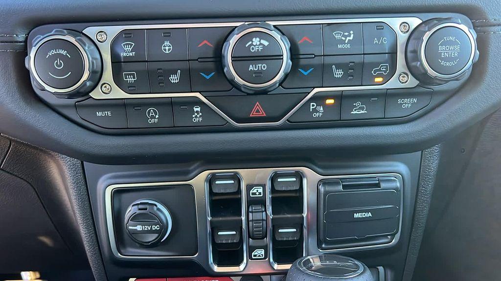 new 2025 Jeep Gladiator car, priced at $52,261