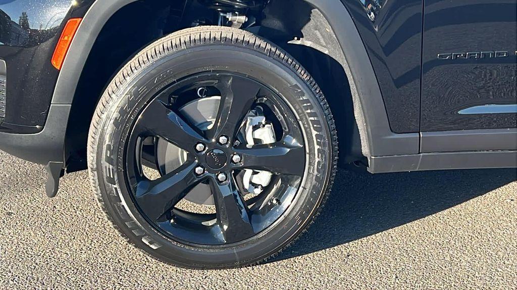 new 2025 Jeep Grand Cherokee L car, priced at $42,500