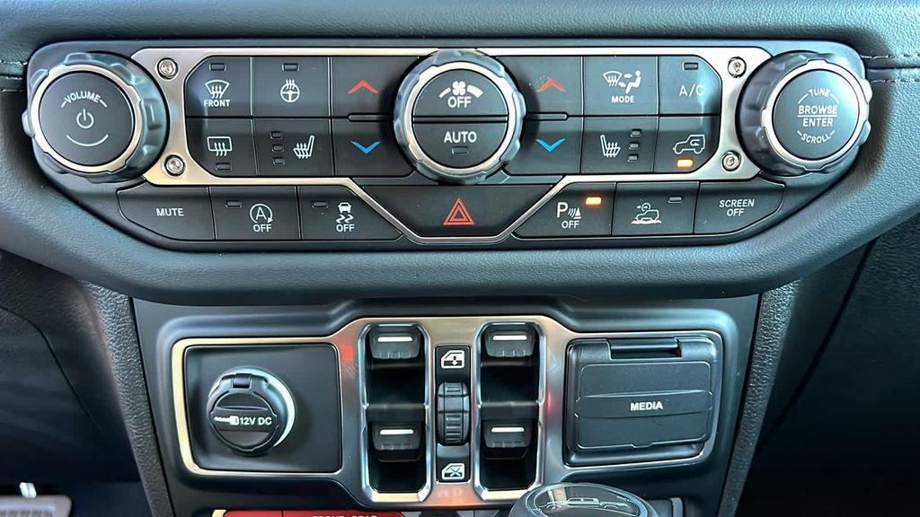 new 2025 Jeep Gladiator car, priced at $51,914