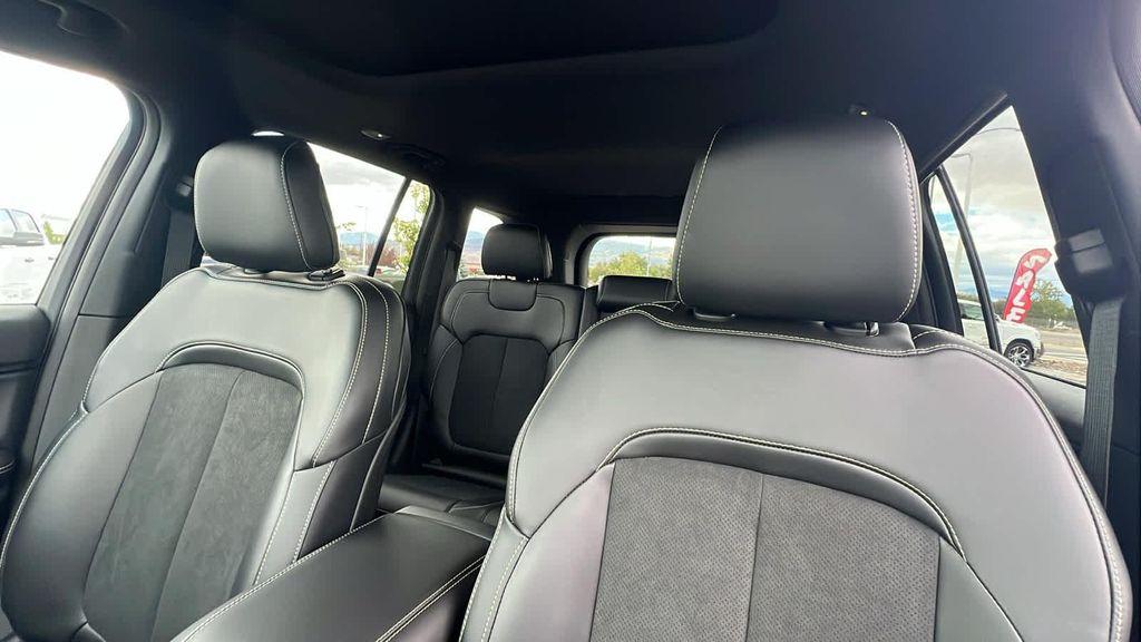 new 2025 Jeep Grand Cherokee car, priced at $41,750