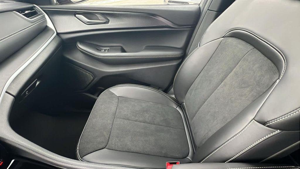 new 2025 Jeep Grand Cherokee car, priced at $41,750