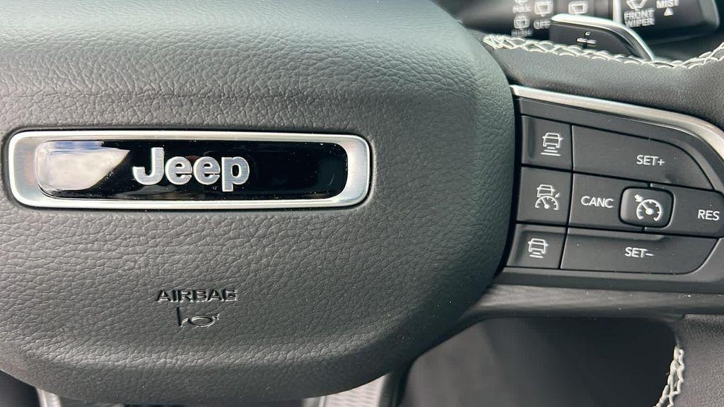 new 2025 Jeep Grand Cherokee car, priced at $41,750