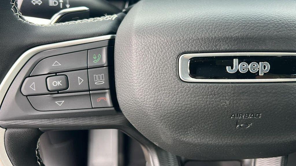 new 2025 Jeep Grand Cherokee car, priced at $41,750