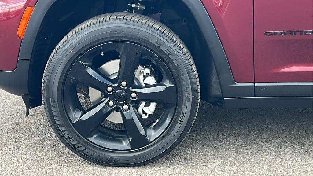 new 2025 Jeep Grand Cherokee car, priced at $41,750