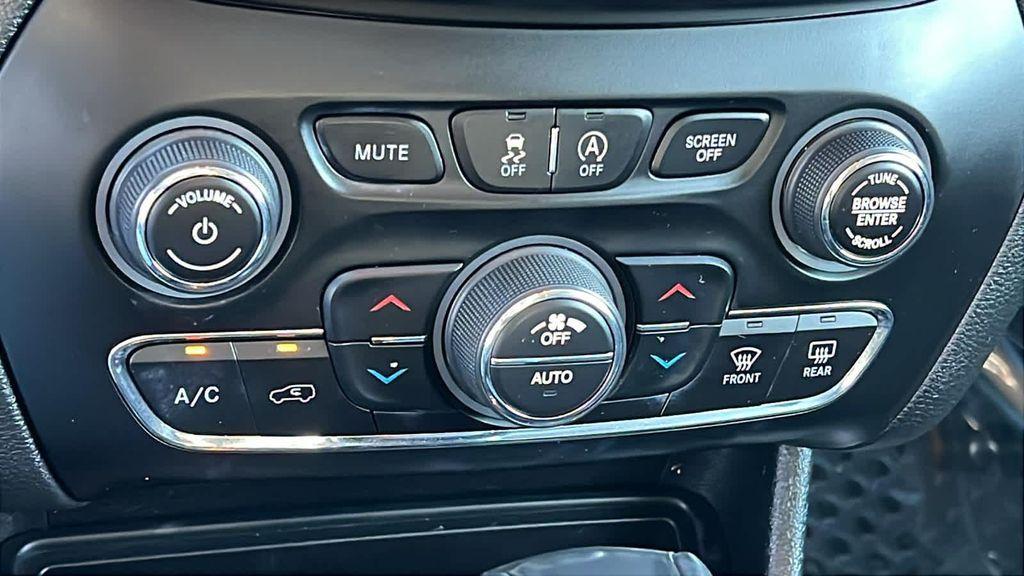 used 2021 Jeep Cherokee car, priced at $19,980