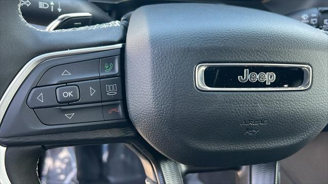 new 2025 Jeep Grand Cherokee car, priced at $42,000