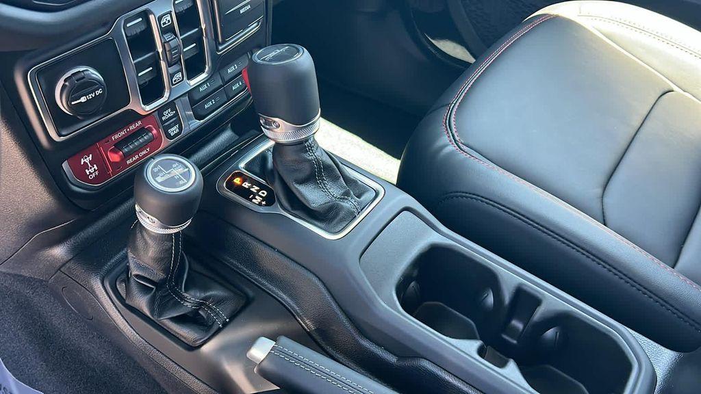 new 2025 Jeep Gladiator car, priced at $52,400