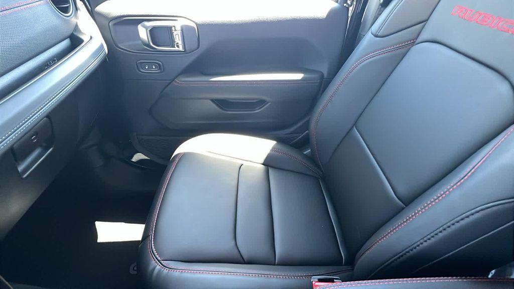 new 2025 Jeep Gladiator car, priced at $52,400