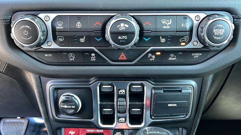 new 2025 Jeep Gladiator car, priced at $52,400