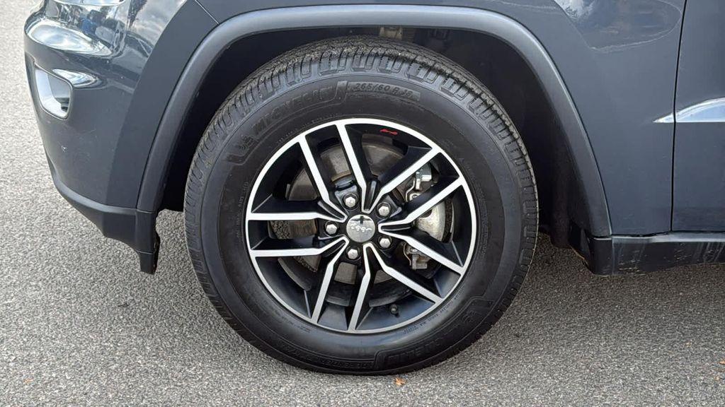 used 2017 Jeep Grand Cherokee car, priced at $17,580