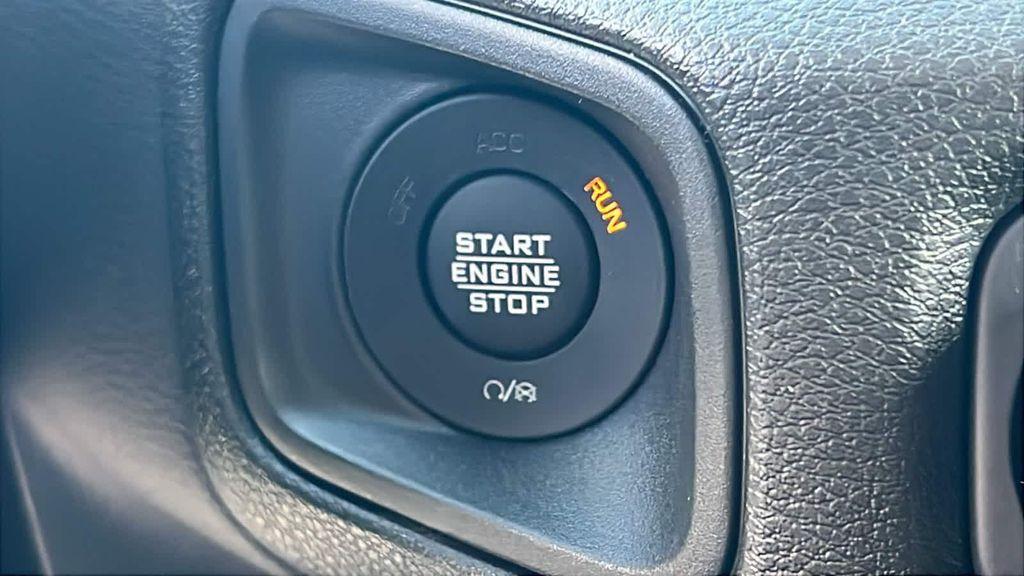 new 2025 Jeep Gladiator car, priced at $42,750