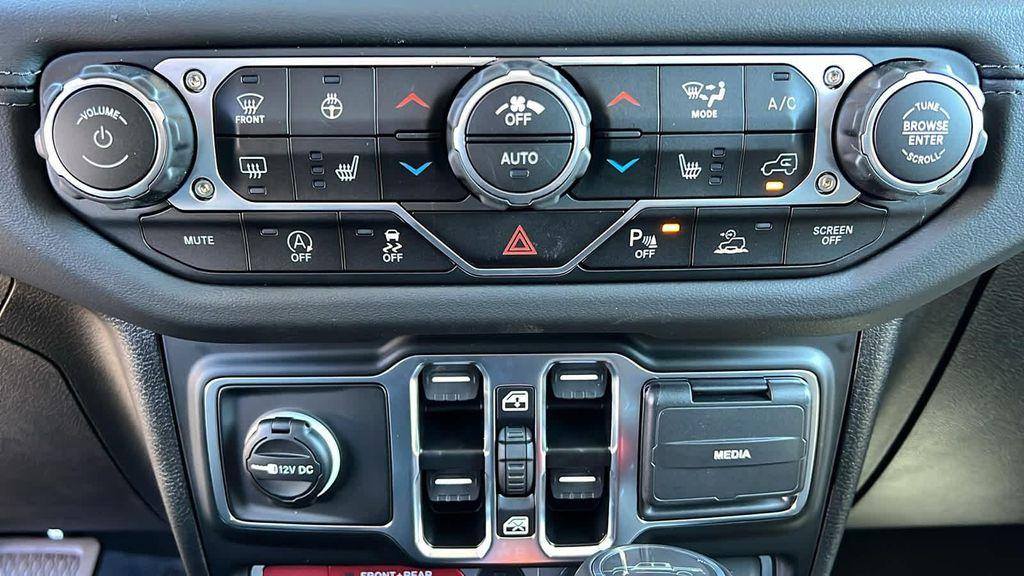 new 2025 Jeep Gladiator car, priced at $50,400