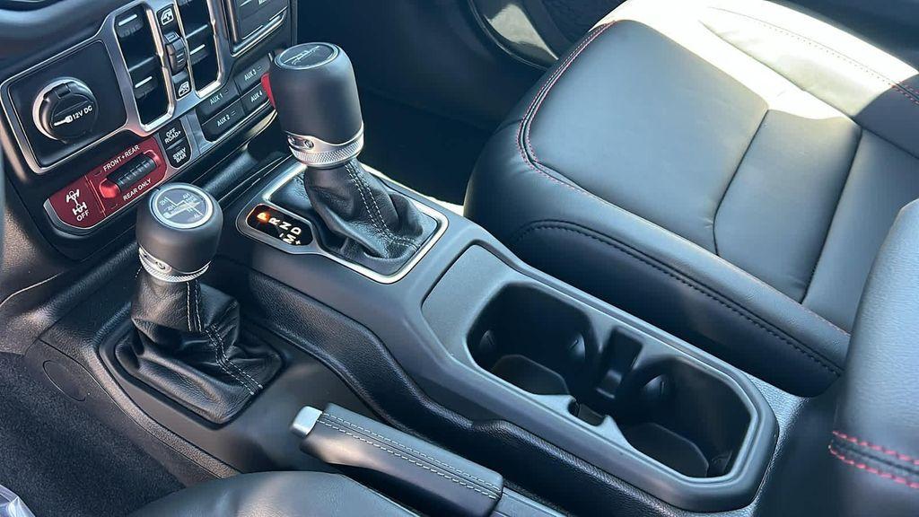 new 2025 Jeep Gladiator car, priced at $50,400