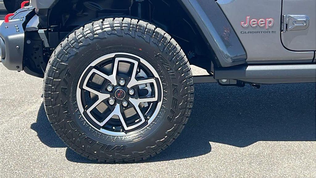 new 2025 Jeep Gladiator car, priced at $50,400
