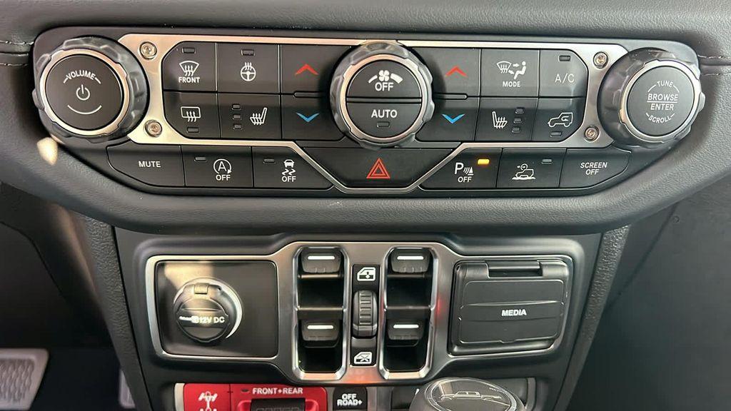 new 2025 Jeep Gladiator car, priced at $51,914