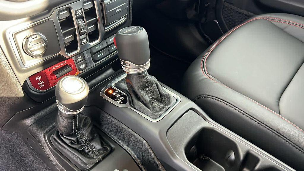 new 2025 Jeep Gladiator car, priced at $51,914