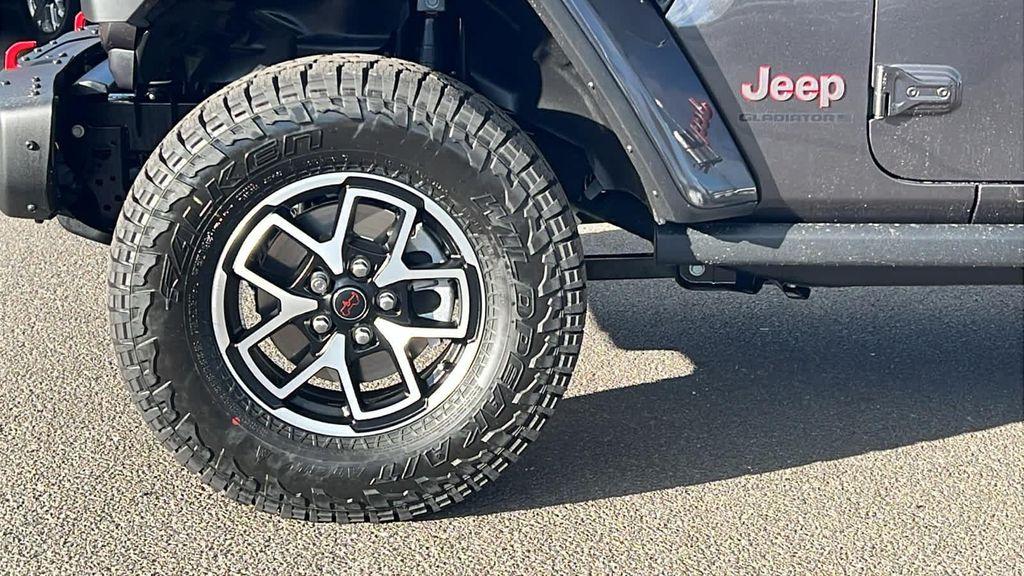 new 2025 Jeep Gladiator car, priced at $51,914
