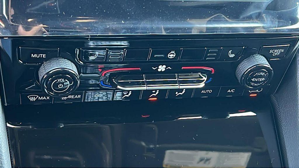 new 2025 Jeep Grand Cherokee car, priced at $42,980
