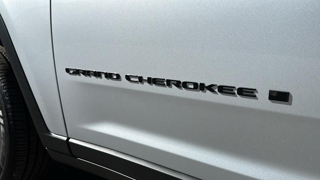 new 2024 Jeep Grand Cherokee car, priced at $42,700