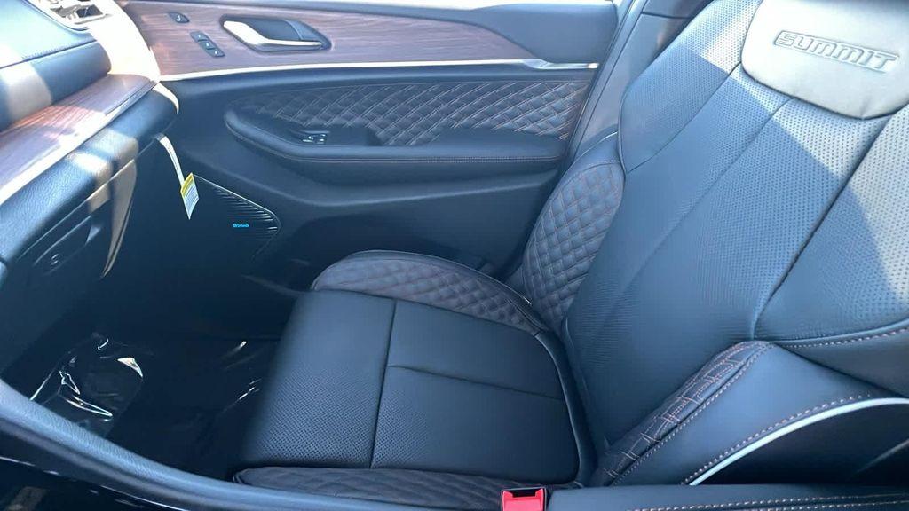 new 2025 Jeep Grand Cherokee car, priced at $62,308