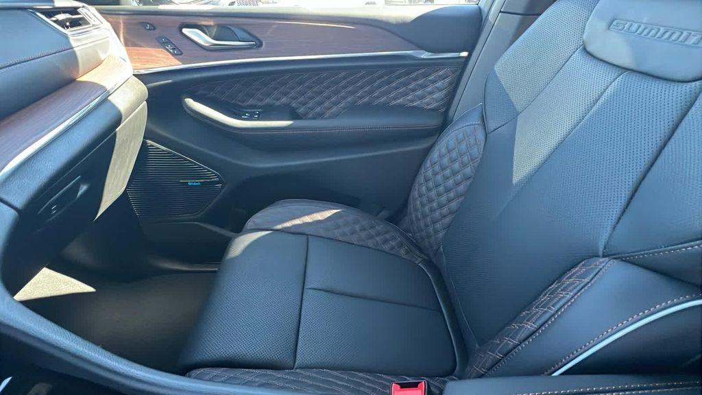 new 2025 Jeep Grand Cherokee car, priced at $60,350