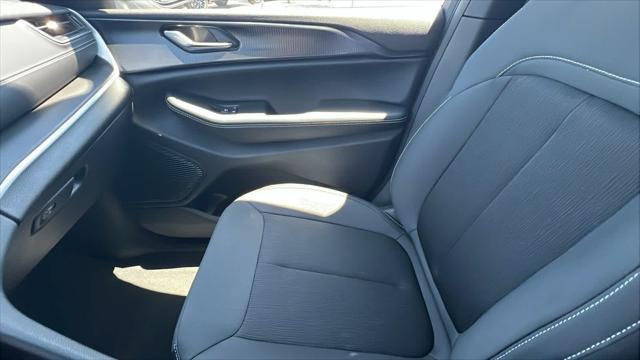 new 2025 Jeep Grand Cherokee L car, priced at $39,000