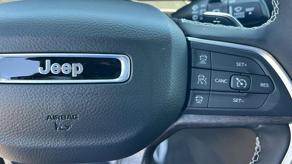 new 2025 Jeep Grand Cherokee car, priced at $48,650
