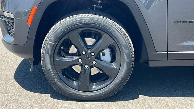 new 2025 Jeep Grand Cherokee car, priced at $49,400