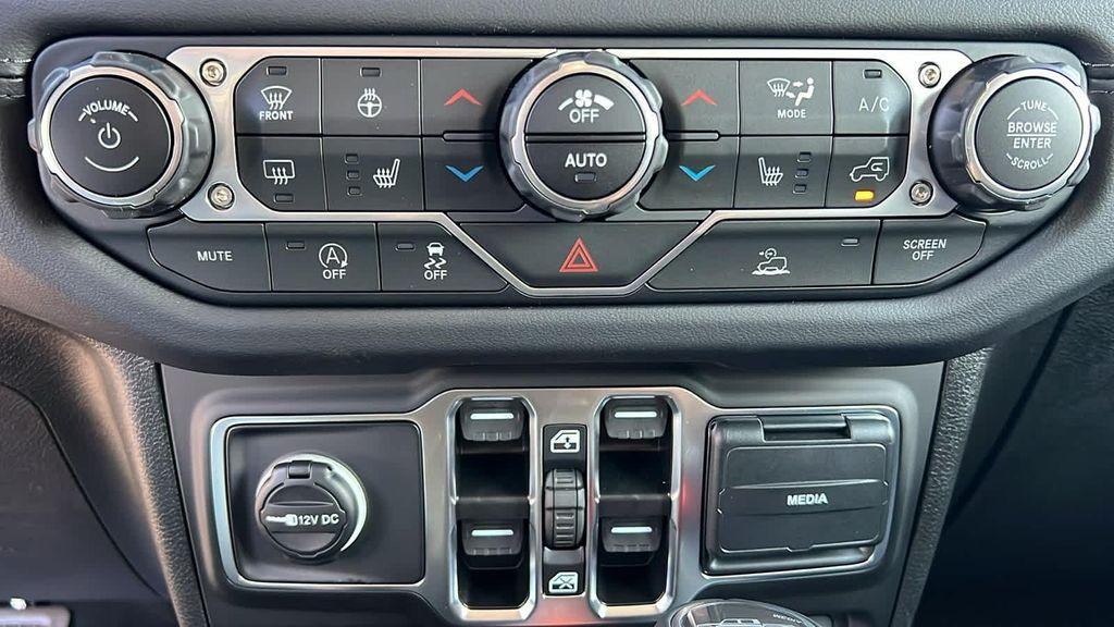 new 2025 Jeep Gladiator car, priced at $43,912