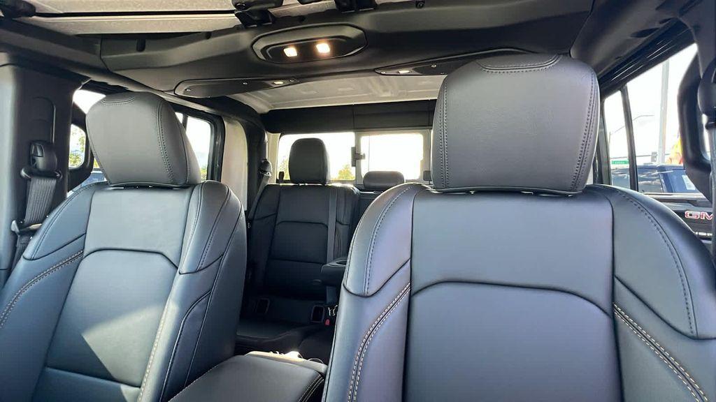 new 2025 Jeep Gladiator car, priced at $43,912