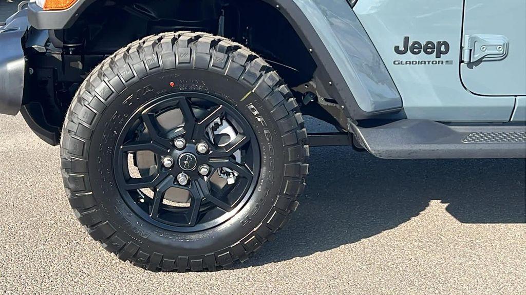 new 2025 Jeep Gladiator car, priced at $43,912