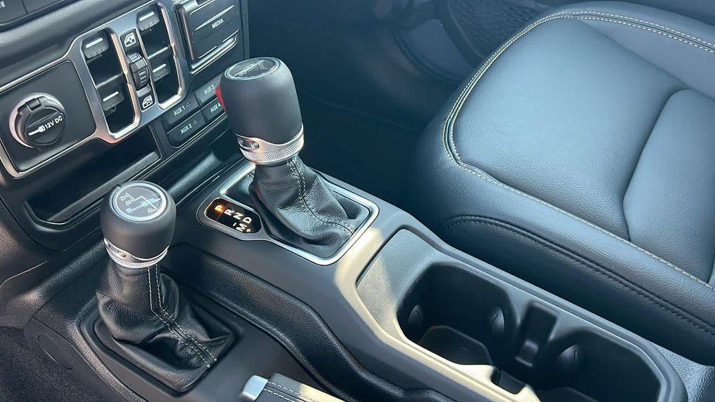 new 2025 Jeep Gladiator car, priced at $43,912