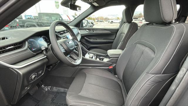 new 2025 Jeep Grand Cherokee car, priced at $36,000