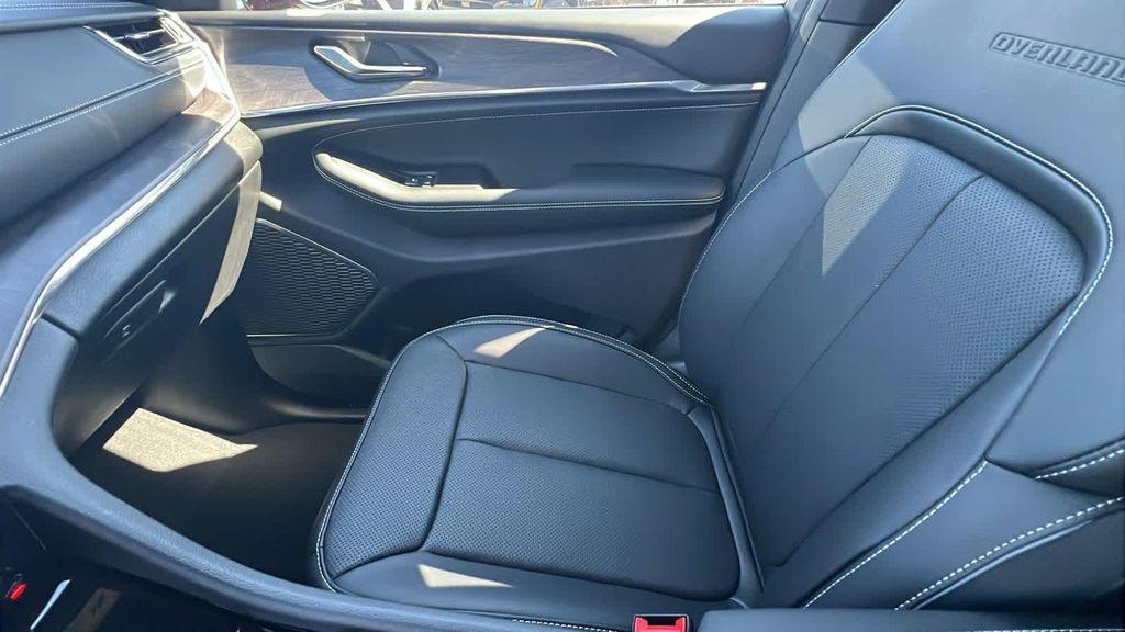 new 2025 Jeep Grand Cherokee L car, priced at $55,300