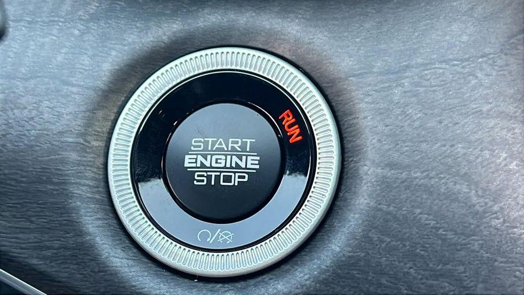 new 2025 Jeep Grand Cherokee car, priced at $48,250