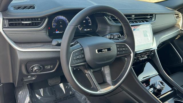 new 2025 Jeep Grand Cherokee car, priced at $48,000