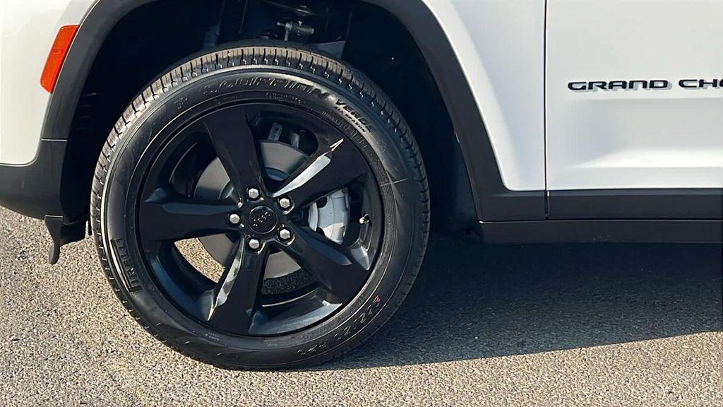 new 2025 Jeep Grand Cherokee car, priced at $48,250
