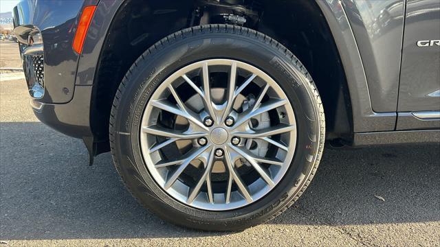 new 2025 Jeep Grand Cherokee car, priced at $62,000