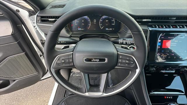 new 2025 Jeep Grand Cherokee car, priced at $39,000