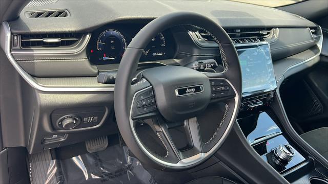 new 2025 Jeep Grand Cherokee car, priced at $39,000