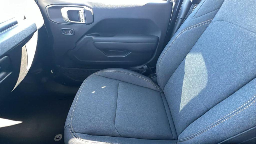 new 2025 Jeep Gladiator car, priced at $44,299