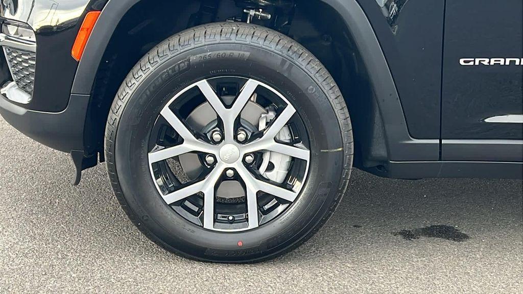 new 2025 Jeep Grand Cherokee car, priced at $42,164