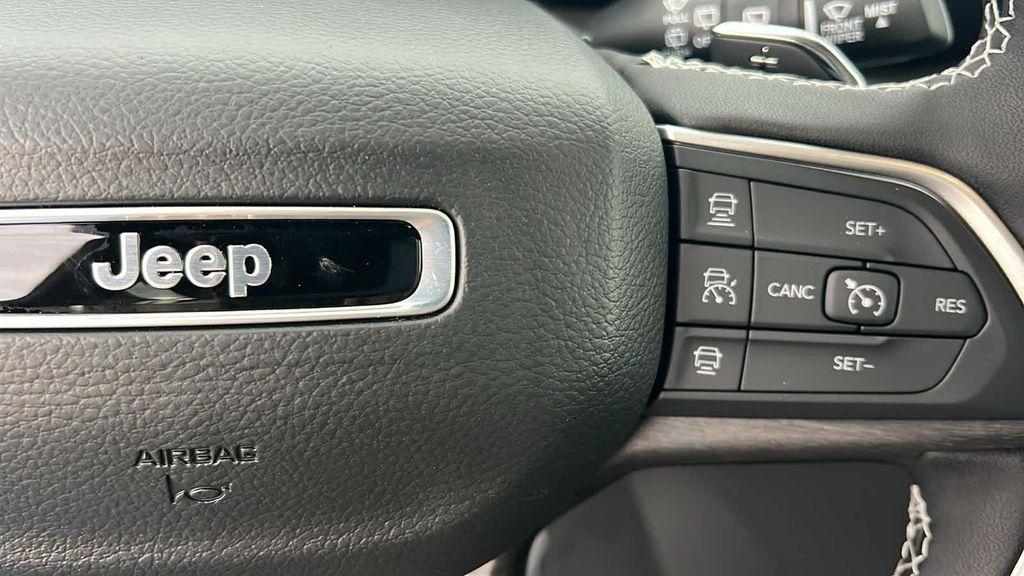 new 2025 Jeep Grand Cherokee car, priced at $42,164