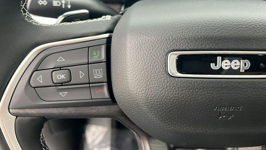 new 2025 Jeep Grand Cherokee car, priced at $42,164