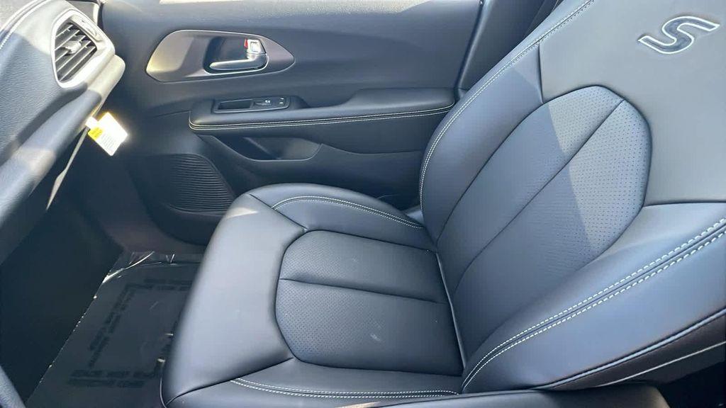 new 2026 Chrysler Pacifica car, priced at $44,421