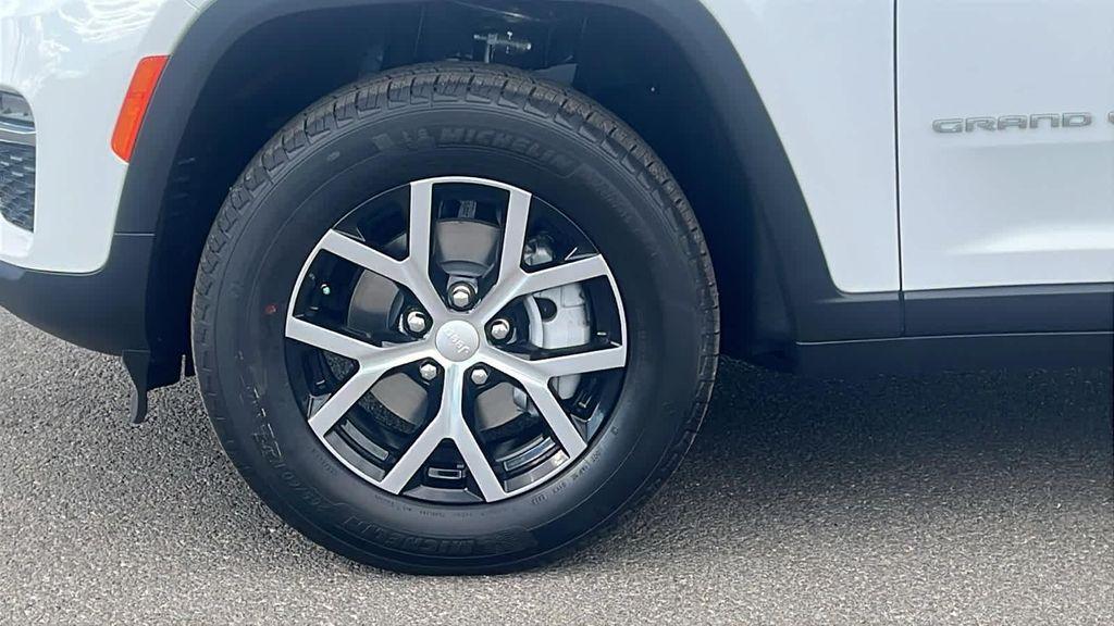 new 2025 Jeep Grand Cherokee car, priced at $47,165